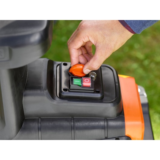 BLACKDECKER BEGAS5800 control panel close-up with hand turning orange safety knob, visible green and red power buttons.