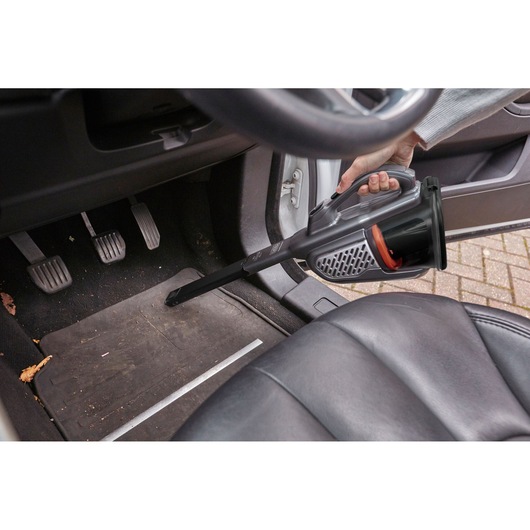 BLACKDECKER BHHV520JF handheld vacuum cleaning car footwell with narrow nozzle.